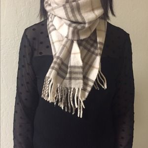 Authentic Burberry checker scarf 100% lambswool