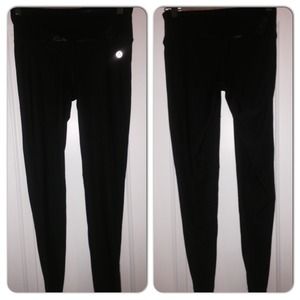 Workout pants with snack texture band