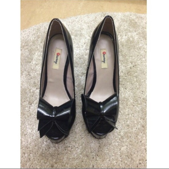 ♻️SUCCESSFULLY TRADED♻️ Olsenboye Black Peep-toe - Picture 2 of 4