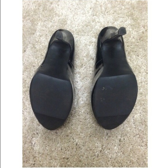 ♻️SUCCESSFULLY TRADED♻️ Olsenboye Black Peep-toe - Picture 3 of 4