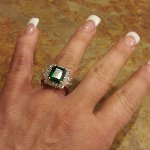 Gorgeous silver tone deep green stone
