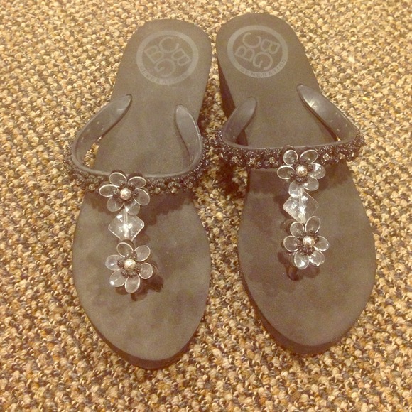 BCBG chunky black wedge flip flops