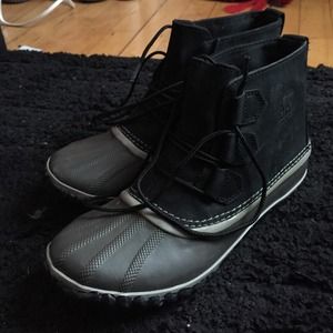 Sorel short winter boots