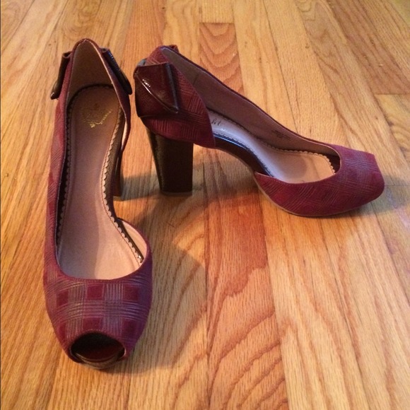 Anthropologie Maroon Bow Heels