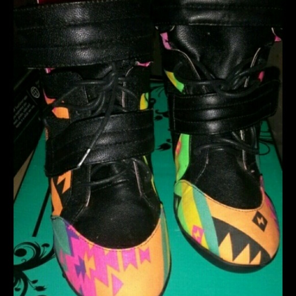 Black and Multi Colored Heels - Picture 1 of 3