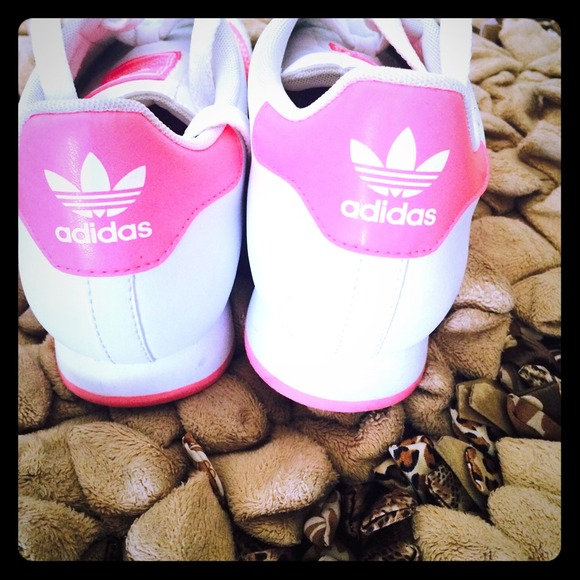 Adidas Samoa size 8  only one worn  New!!!