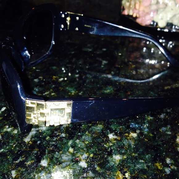 Authentic mark Jacobs sunnies w box - Picture 2 of 3