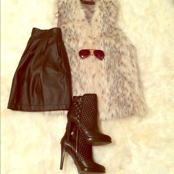 ⌛️Black Faux Leather Skirt