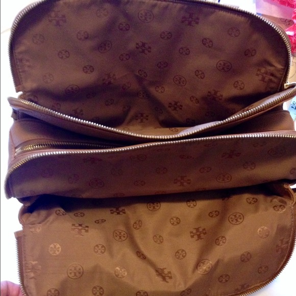 SOLD! NWOT *TORY BURCH* Triple Zip Thea Satchel, - Picture 2 of 4