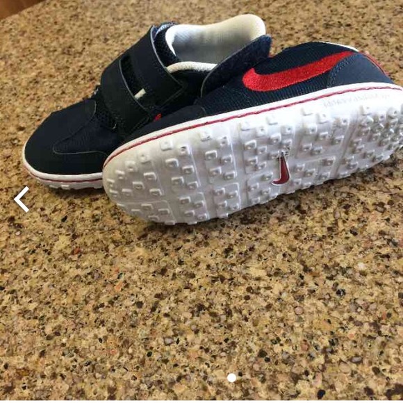 SOLD Toddler 9c Nikes - Picture 4 of 4