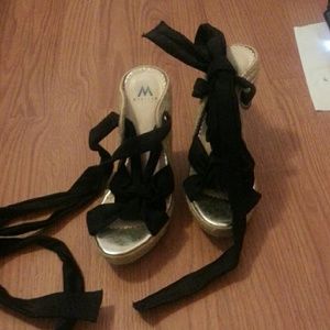 Black tie wedges