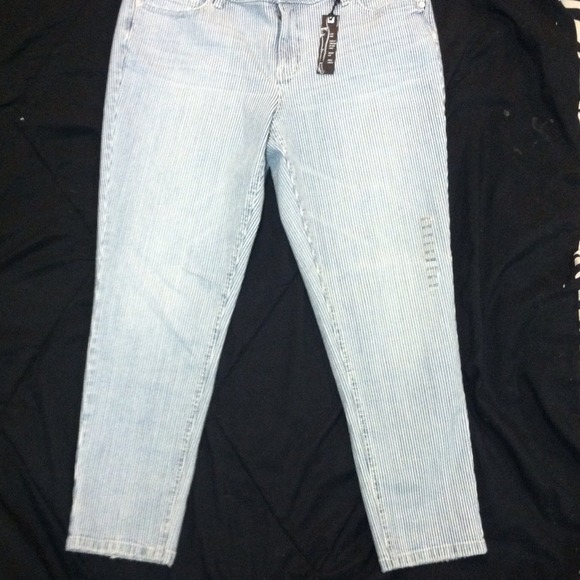 Ana stripped pants