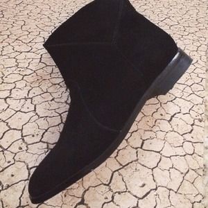 🔻SOLD🔻Black Suede Boots