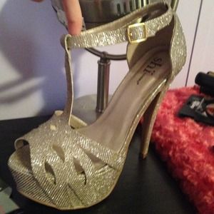 Shi gold sparkle heels!!