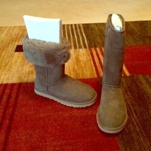UGG BOOTS NEVER WORN