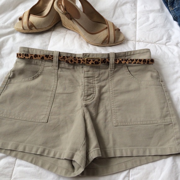 ⭐️Khaki Old Navy Shorts⭐️ - Picture 2 of 4