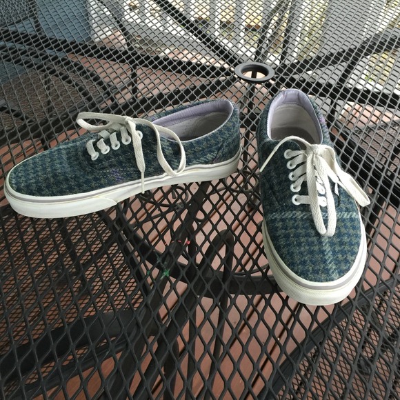 Vans Shoes - 👟VANS OFF THE WALL Plaid Sneakers