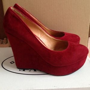 SUEDE RED/BURGUNDY WEDGE HEELS