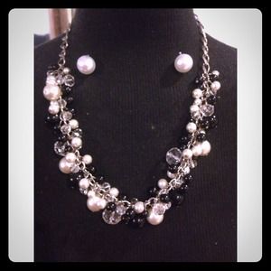 BULKY Pearl Necklace!!
