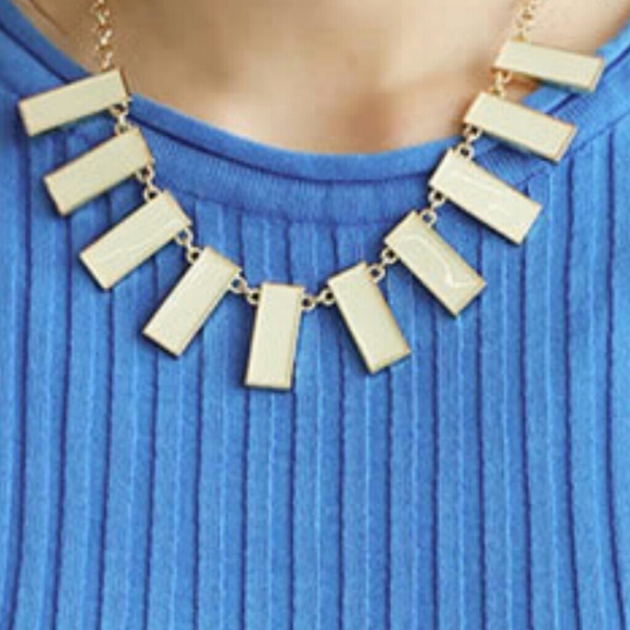 |NEW| Delicate White Necklace
