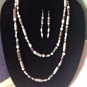 Paper Bead Necklace and earing set. (103)