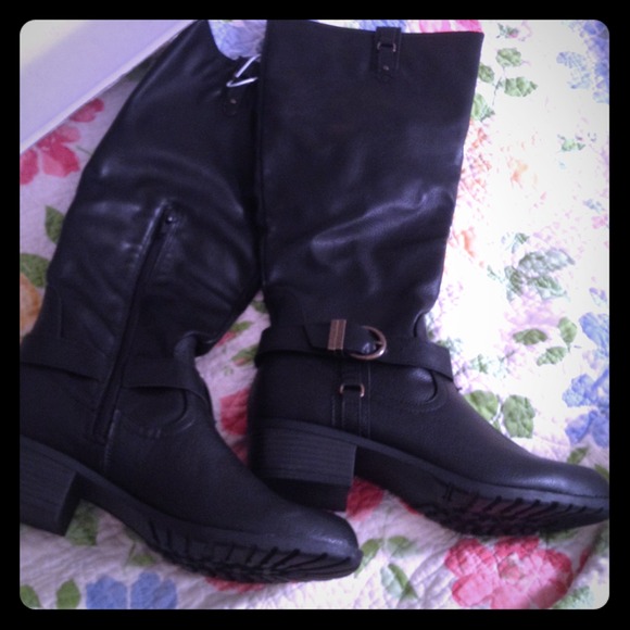 Brand new rampage boots!!