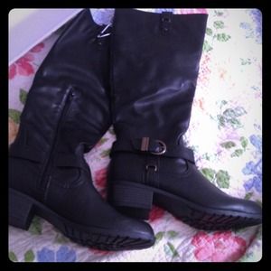 Brand new rampage boots!!