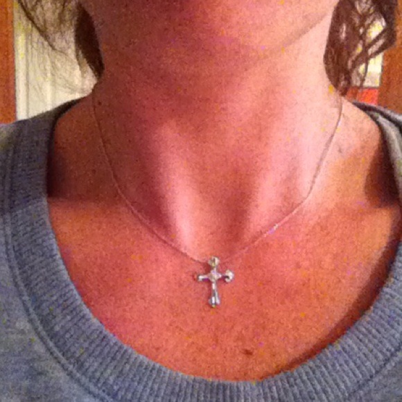 🎉HP🎉14k Wht. Gold Cross Necklace - Picture 3 of 4