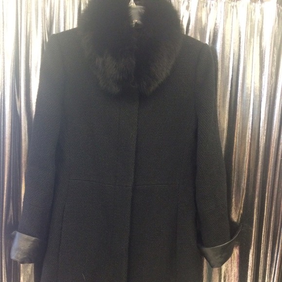 SOLD! 💋VIA SPIGA BLACK COAT W/REAL FOX FUR💋