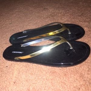 Black and gold London Rebel flip flops