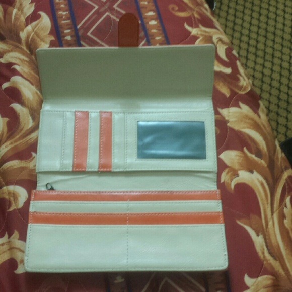 Orange synthetic leather wallet - Picture 2 of 2