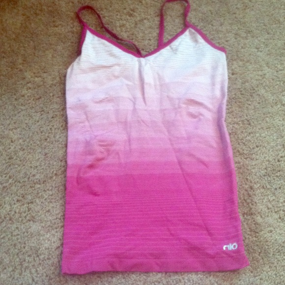 Alo yoga top with built-in bra
