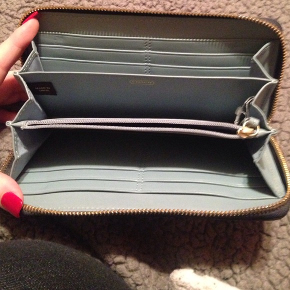 Denim Authenticated Coach purse & matching wallet - Picture 3 of 4