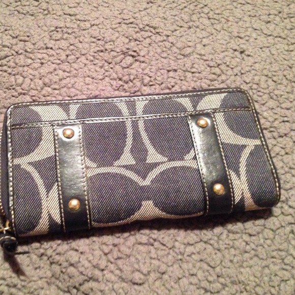 Denim Authenticated Coach purse & matching wallet - Picture 4 of 4