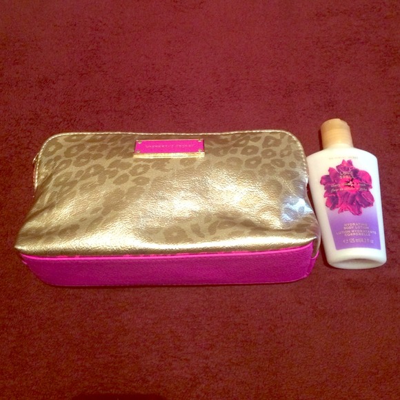 Victoria's Secret Handbags - Updated! 💕Victoria's Secret Pouch + Lotion!