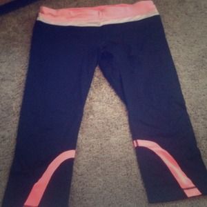 Lululemon yoga crops
