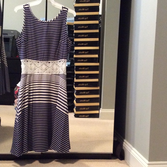 Striped A-line dress with crochet lace trim - Picture 4 of 4