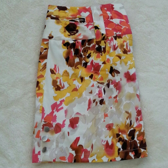BAMBOO TRADERS Dresses & Skirts - SOLDBUNDLEAbstract Print Skirt