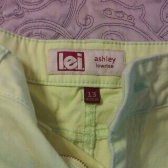 Shorts - Picture 2 of 3