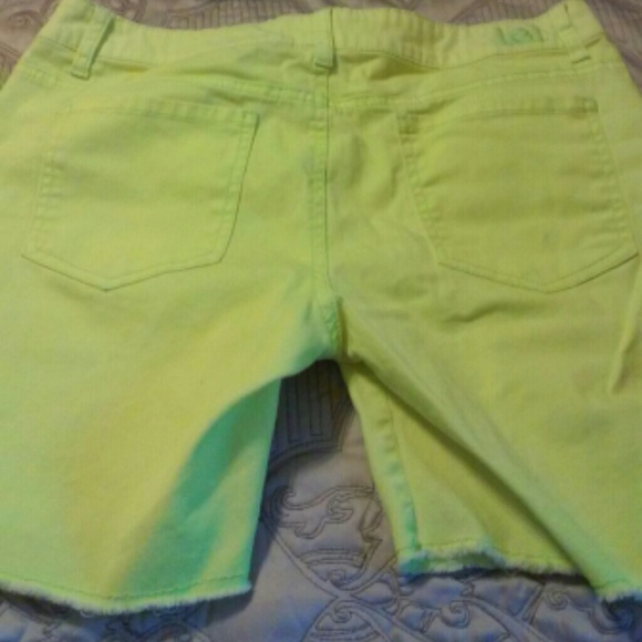 Shorts - Picture 3 of 3