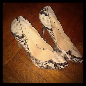 Anne Michelle Snakeskin heels