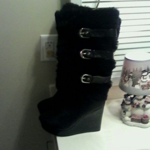 ????Black wedge Boots with Fur!!??