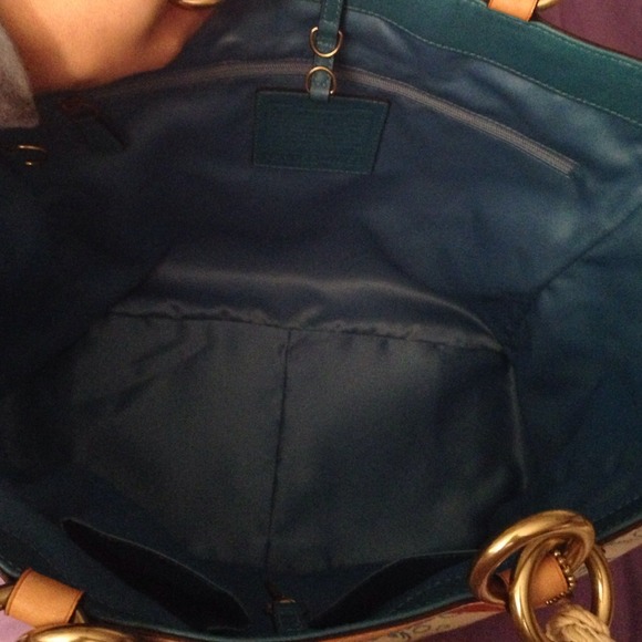 SOLD βοΈπ π³coach beach tote. πππ - Picture 4 of 4