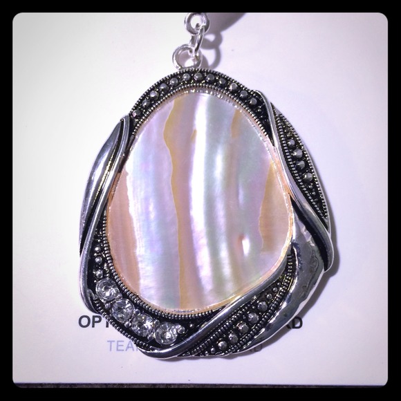 Jewelry - Gifted 💝 Brand New Mother of Pearl Jewelry Set