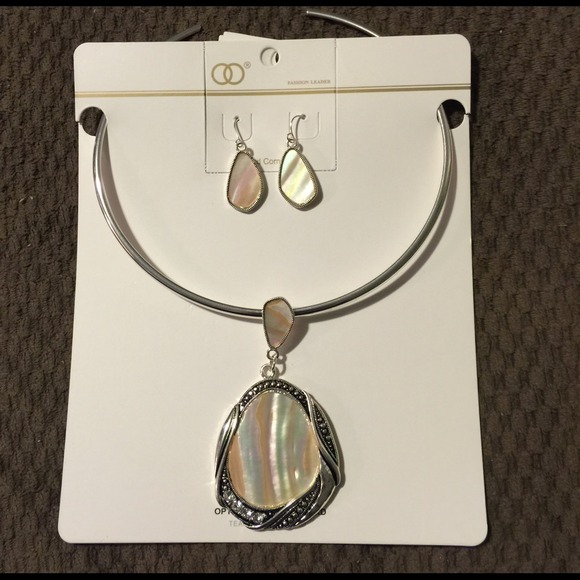Gifted 💝 Brand New Mother of Pearl Jewelry Set - Picture 2 of 3