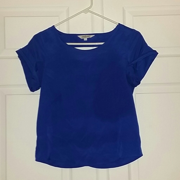 Blue cutout top.
