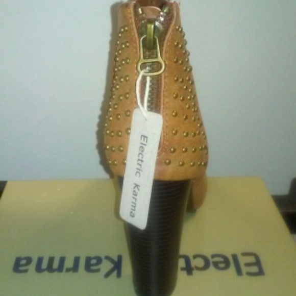 Boots - Picture 2 of 2