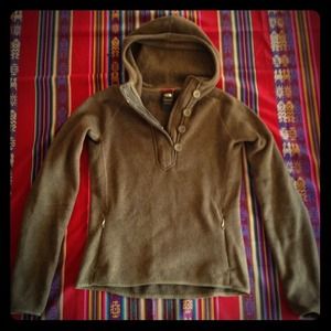 North Face Button Pullover in Brown!