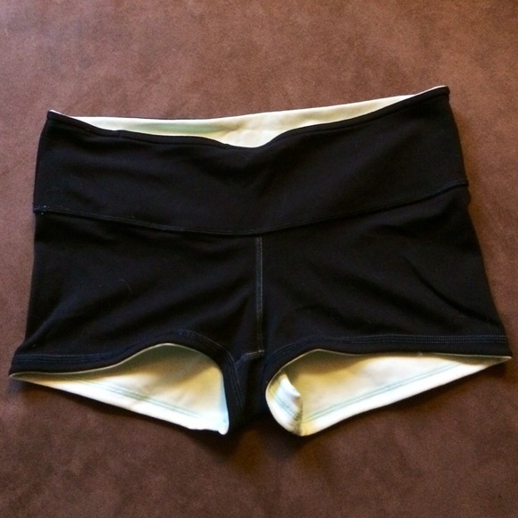 Lululemon reversible boogie shorts