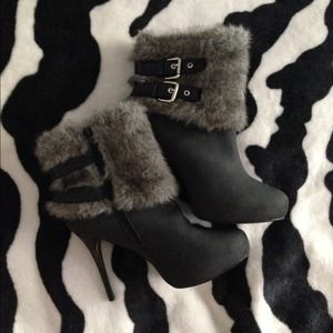 -HOLD- Fur boots
